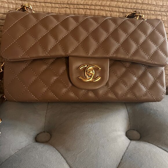 Chanel Quilted Classic Leather Flap Bag - Picture 5 of 16